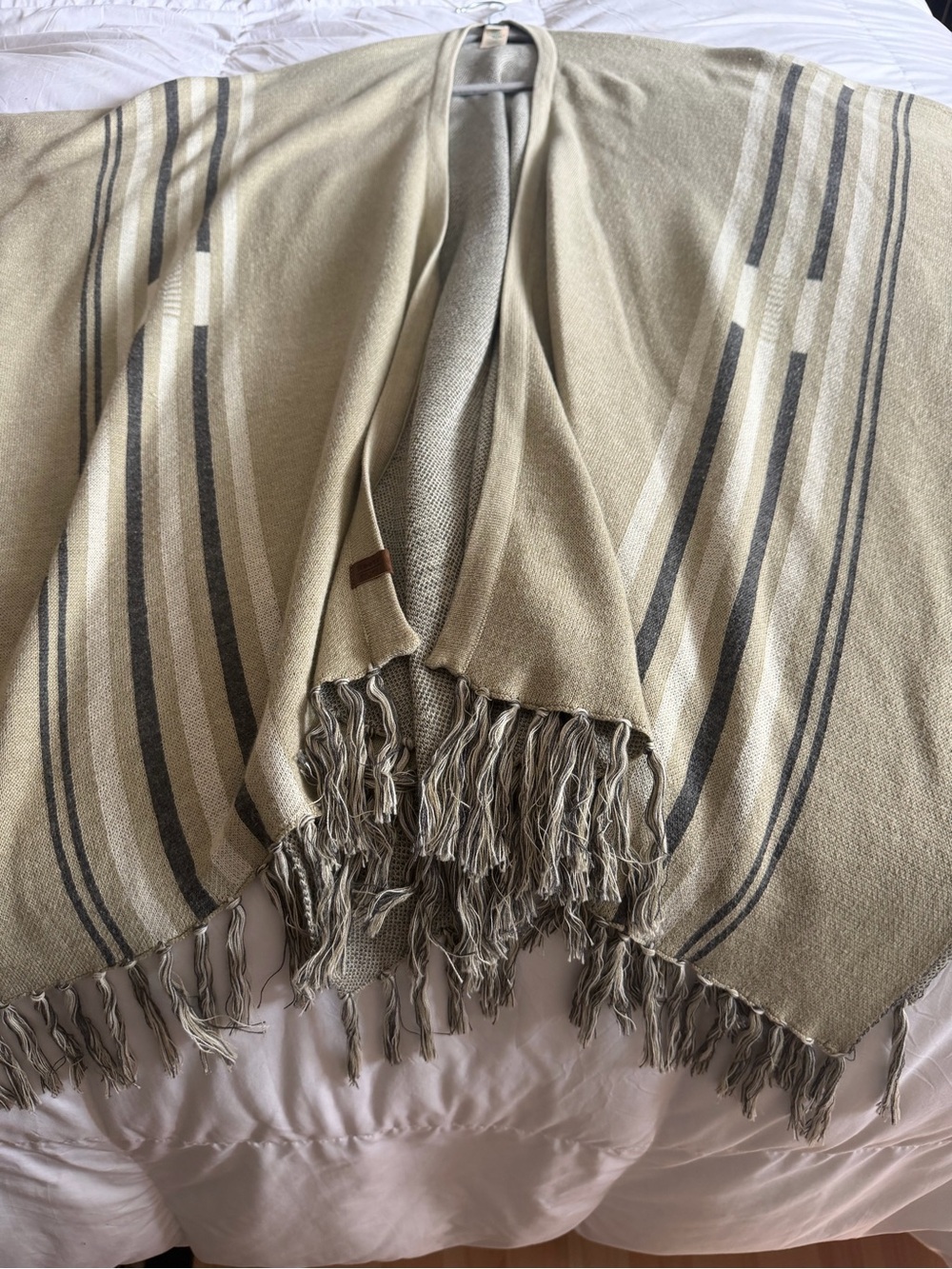Roots Maple Leaf Drapey Poncho - Picture 3 of 7